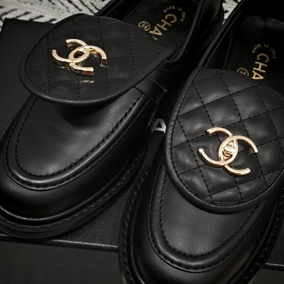 Chanel Women's Black Loafers - Picture 3 of 7